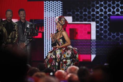 American Music Awards 2018 Cardi B Se Llevó El Primer Premio De La