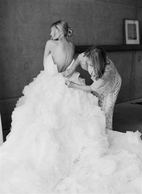 34 Wedding Photos Every Couple Should Take