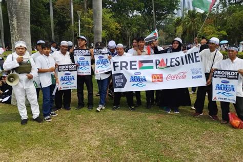 Seruan Boikot Produk Pro Israel Menggema Di Monas Coca Cola Mcdonald