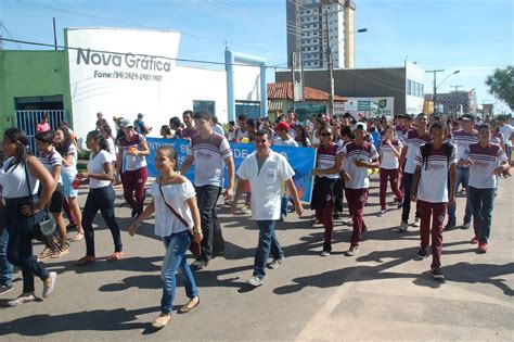 .: Redenção Escola Deuzuita comemora aniversário com caminhada