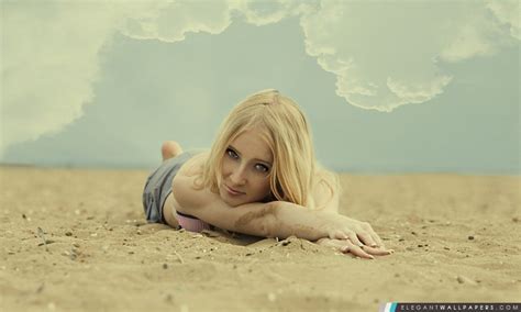 Fille blonde sur la plage Fond d écran HD à télécharger Elegant Wallpapers