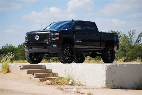 5 Reasons Why The Blacked Out Chevy Silverado Lifted
