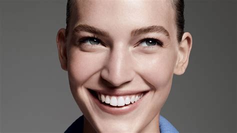 7 Best Teeth Whitening Products That Come Dentist Recommended | Vogue