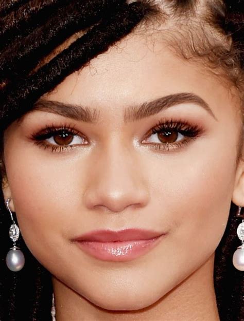 Close Up Of Zendaya Coleman At The 2015 Oscars Beautyeditorca20150223oscars 2015