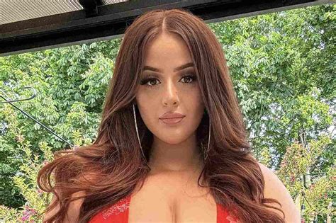 Video Plus Size Model Poserer I Bikini Og Siger Lever Mit Bedste Liv