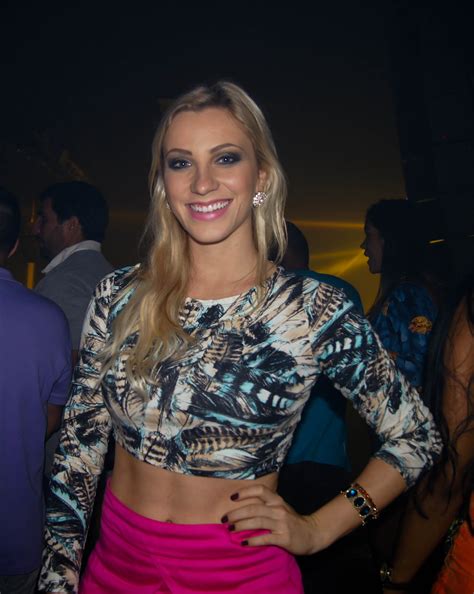 Fernanda Colombo, a árbitra brasileira a quem fica difícil mostrar