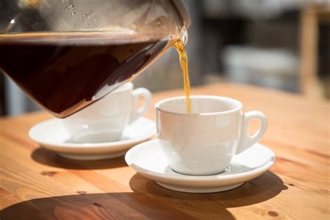 Как правильно готовить кофе в капельной кофеварке ☕ Безошибочный рецепт ...