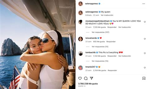 Selena Gomez en traje de baño sin bikini causó furor con la tendencia cut out del verano