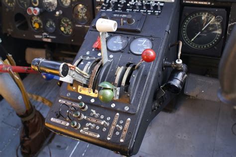 Экскурсия в кабину Ан-2. Центральный пульт (Василий Васильевич Ершов ...