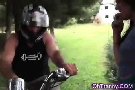 Sexy Brunette Shemale Sucking Fat Cock