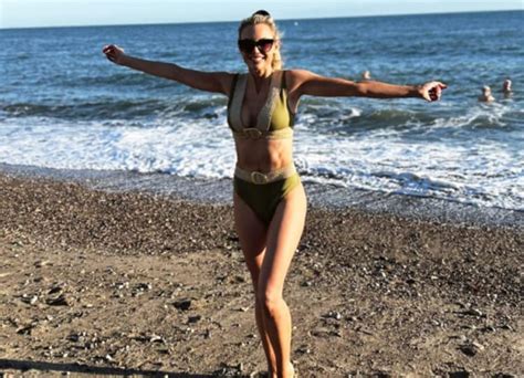 Hot Sexy Rosanna Davison Bikini Pics