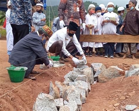 Sekda Natuna Letakkan Batu Pertama Pembangunan Masjid Usman Bin Affan