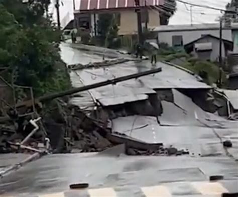 Rua Em Gramado Desmorona E Moradores S O Retirados De Casa Ap S Fortes