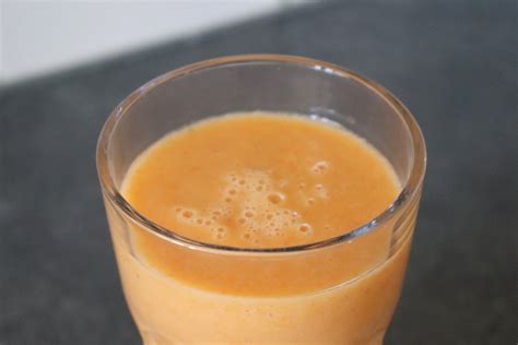 Oranje mango wortel sap