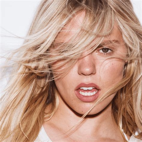 Rene Rapp At Least I M Hot Lyrics Genius Lyrics