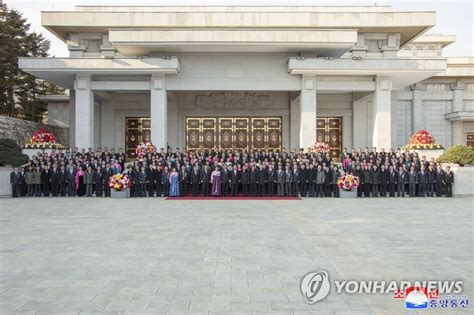 김정은 새해 금수산궁전 참배올해 첫 공개활동종합2보 한국경제