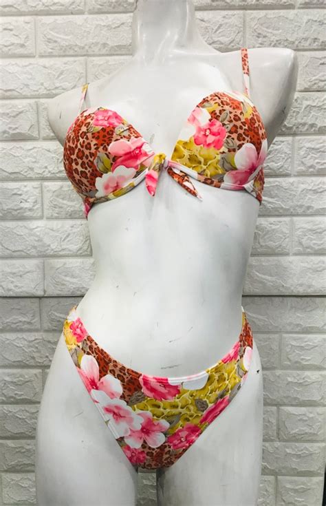 Bikini Clasico Estampado Con Copa Plisado Y Nudo En El Medio Alealon Cl Propuesta