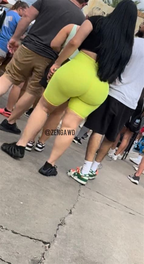 Oc Massive Bbl Latina In Lime Green Leggings Spandex Leggings Yoga Pants Forum