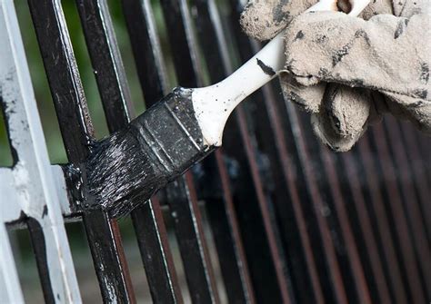 Эмаль черная матовая: разновидности, способы покрытия металла краской ...