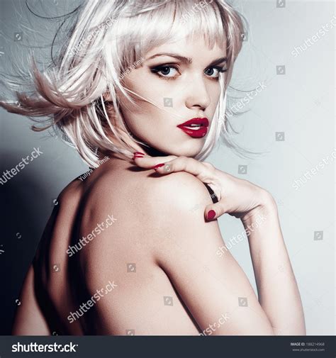 195 542 Beauty Fashion Portrait Blonde Closeup Images Stock Photos Vectors Shutterstock