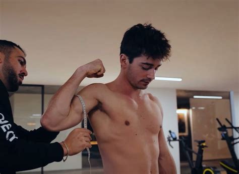 Charles Leclerc Chicos Apuestos Fotos De Carreras Chicos Famosos