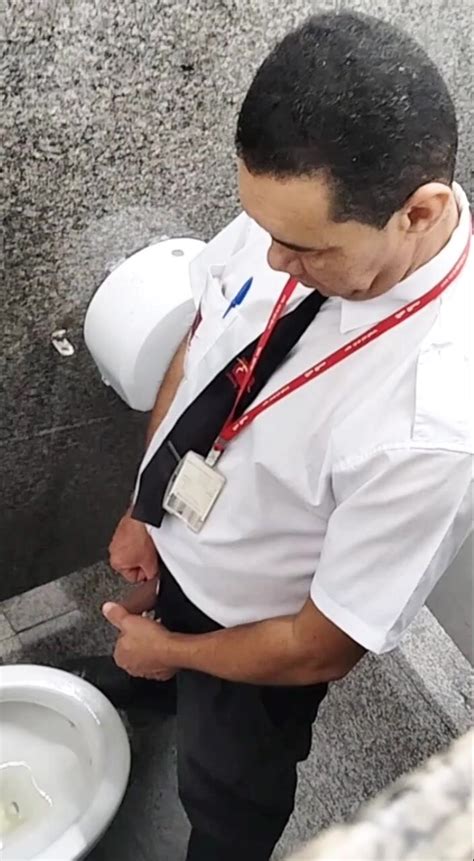 SPY MALE Hot Daddy Piss ThisVid