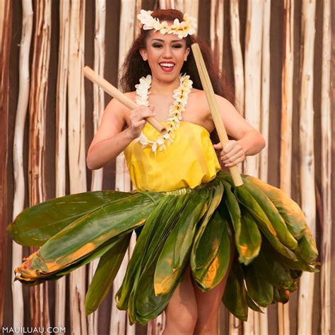 The Art Of Lei Making Materials Styles Etiquette Traditional Lei