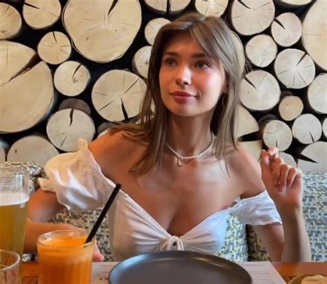 Amateur Blowjob In Restaurant From Beauty Girl Xxxstreams Org