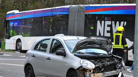 13 Verletzte Bei Unfall Mit Linienbus