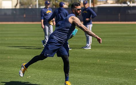 Brewers players to spring training at American Family Fields with old ...