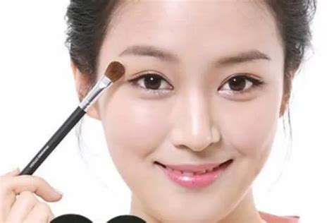 Tampilan Makeup Ringan Dan Anti Cakey Ini 5 Rekomendasi Skin Tint Yang