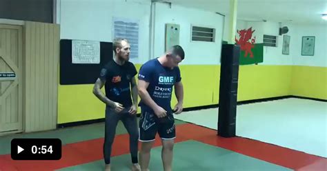 How To Escape A Rear Naked Choke 9GAG