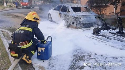 惊险！小区电瓶车飞线充电起火，引燃旁边私家车差点殃及居民楼 知乎