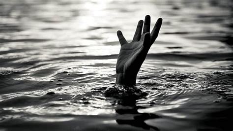 Four Tourists From Bangalore Drown In Sea India Tv