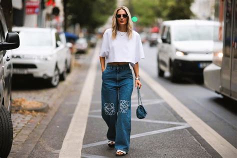 Модные женские джинсы 2024