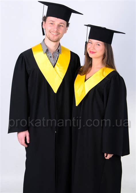 Прокат мантий магистра, Мантия с красным воротником и конфедератка