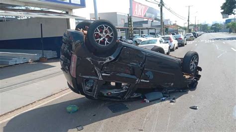 Carro Capota Ap S Batida Em Cruzamento Sem Foro V Deo Portal