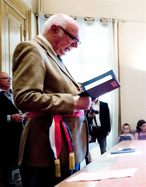 Mariage Gay Un Maire Refuse Dunir Les Couples De M Me Sexe Elle