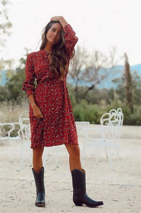 Las Botas Cowboy De Mujer Se Llevan Así Stylelovely Vestido Y Botas