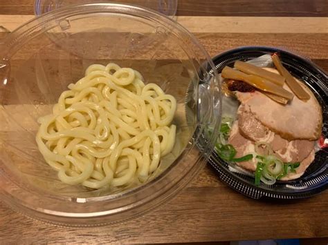 【悲報】セブンイレブン『とみ田のつけ麺』麺がとんでもない事になる ひえたコッペパン