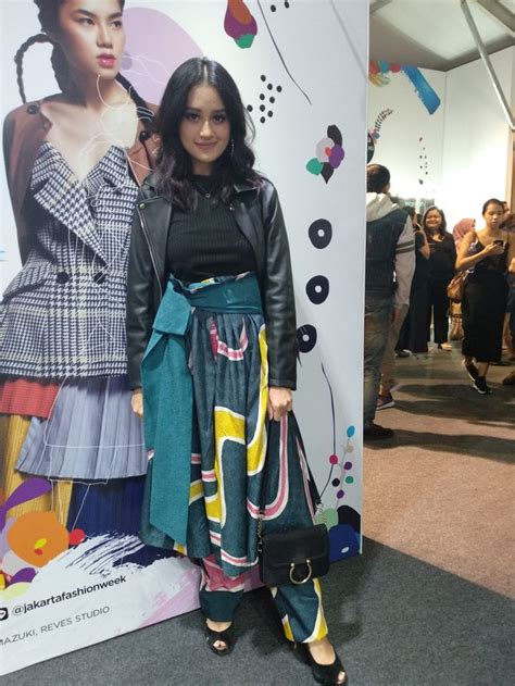 Hot Sexy Nadya Aqilla Bikini Pics