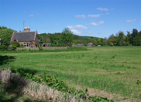 Cottage On The Fasque Estate Maigheach Gheal Cc By Sa 2 0 Geograph