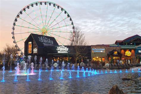 Christmas In The Usa 18 Perfect Spots For Every Preference Globetrove