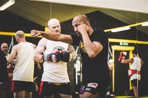 how to pronounce muay thai
