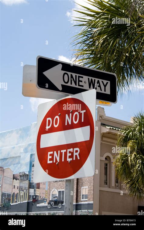 Close Up Of Do Not Enter Sign And One Way Sign Stock Photo Alamy