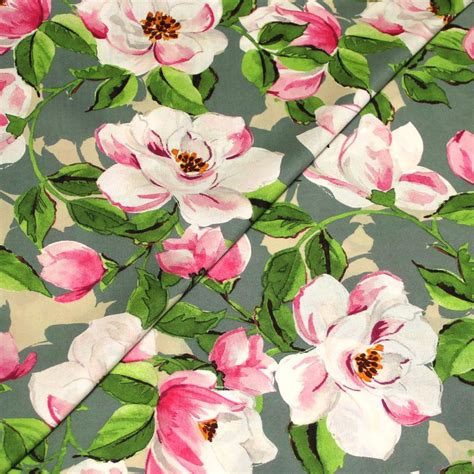 Toile 100 viscose Fleuri blanc rose fond vert vendu au mètre