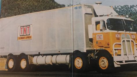 TNT Overnight Express | KW, eight wheeler, rigid, overnighte… | Flickr | Chevy diesel trucks ...