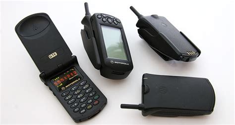 √ Review Motorola Startac, HP Flip Tertua Kartu Besar Murah
