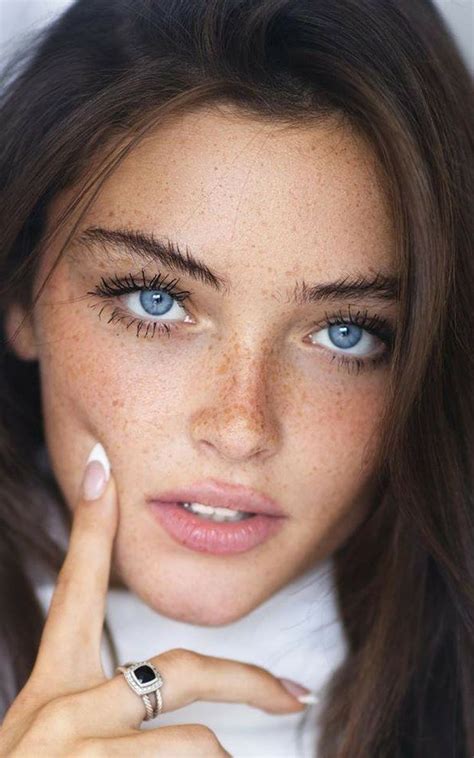 Pinterest Beautiful Eyes Brunette Beauty Beautiful Freckles