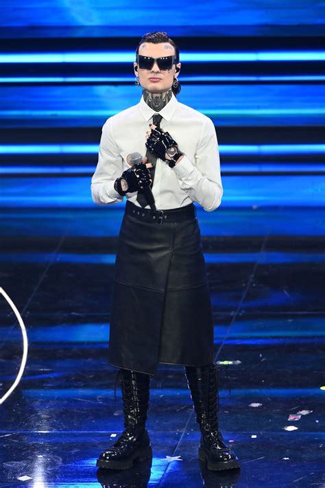 L Utopia Di Rosa Chemical A Sanremo Con Capezzoli In Mostra E Sex Toy Ci Libera Dalla Paura Dei